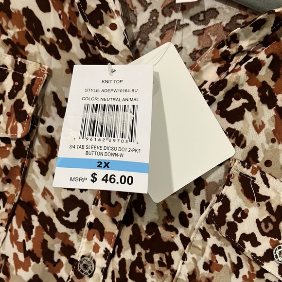 HOLIDAY DEAL! Emily Daniel’s Button Down Blouse - Picture 3 of 11